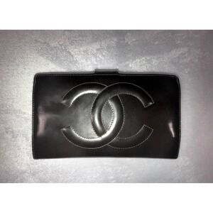 Authentic Chanel Black Patent Leather Bi Fold Wallet Clutch CC Logo Snap Closure